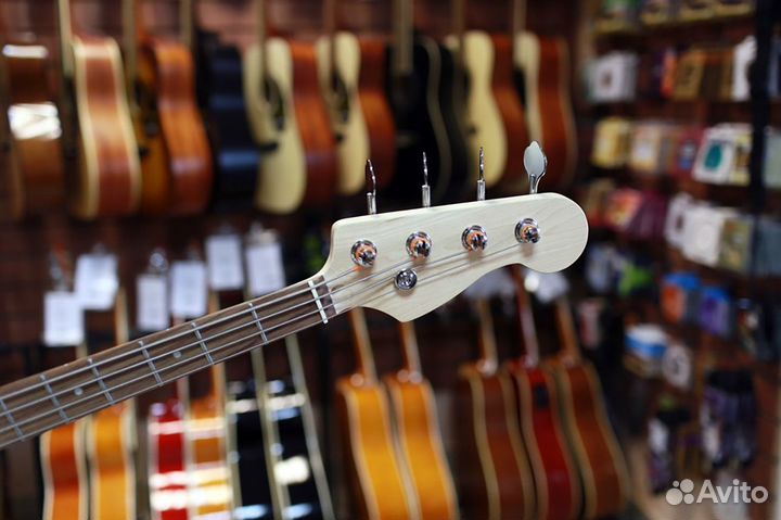 Бас гитара Fabio + Аксессуары