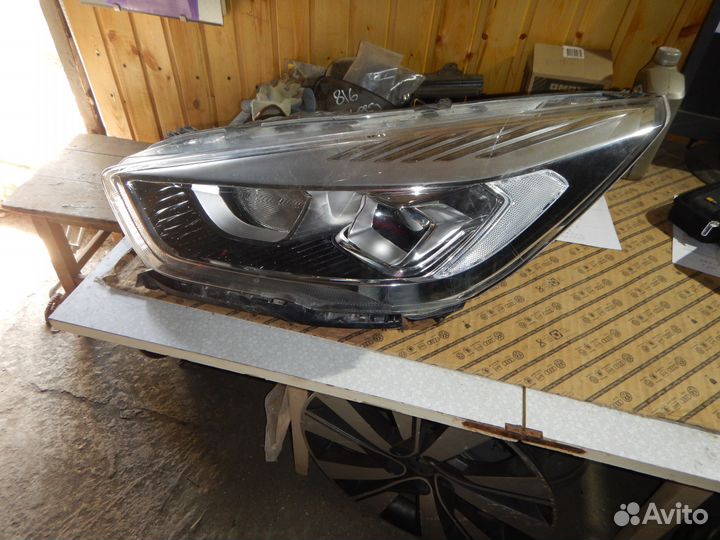 Фара левая Ford Kuga 2 ксенон