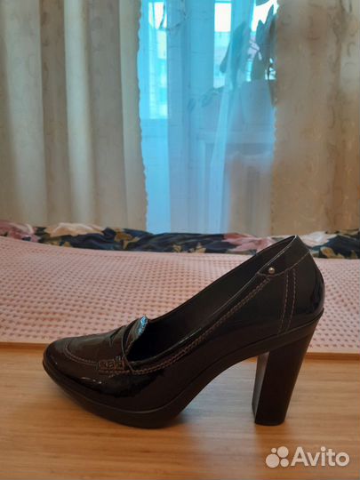 Туфли женские 38 размер, каблук 9 см, geox