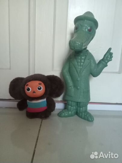 Игрушки гена и Чебурашка
