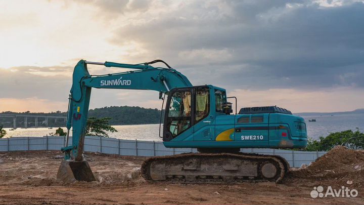 Гусеничный экскаватор Sunward SWE 210, 2023
