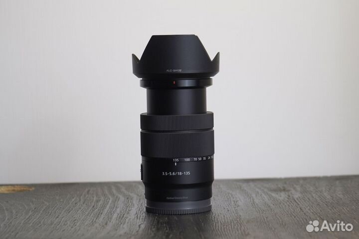 Объектив Sony E 18-135mm F3.5-5.6 OSS