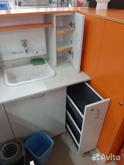 Остров для маникюра, нейл бар