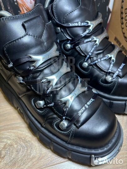 Ботинки new rock на руках