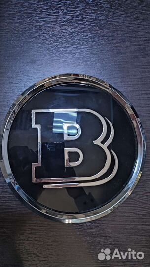 Стеклянная эмблема