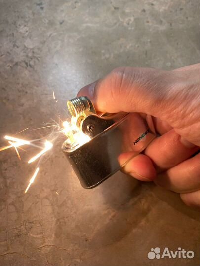 Зажигалка бензиновая Honest