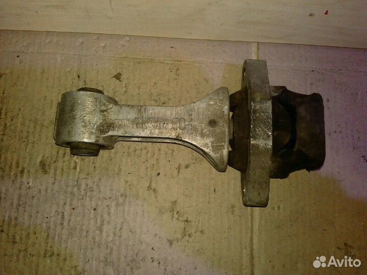 Опора двигателя Kia Ceed 2 2012-2016