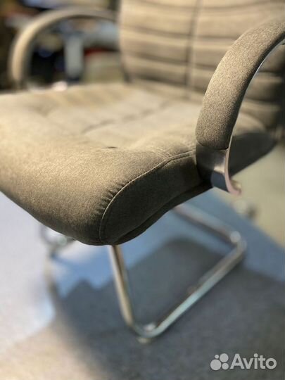 Офисное кресло