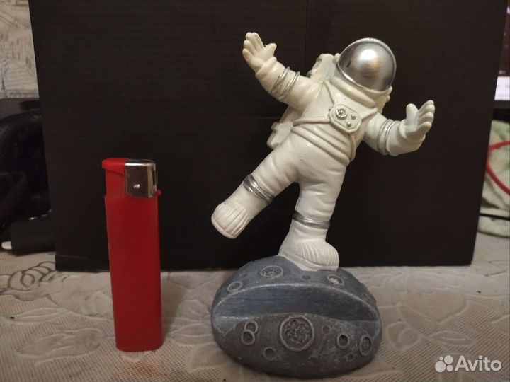 Подставка для телефона космонавт