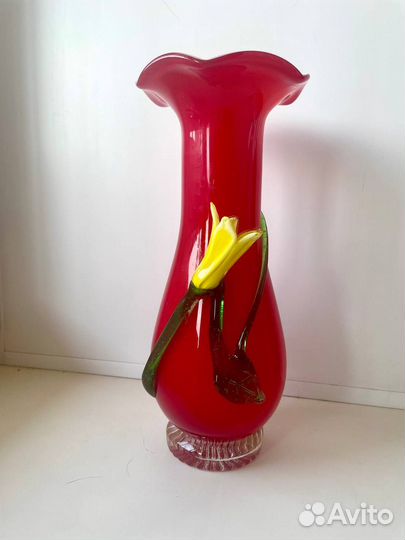 Ваза из цветного стекла