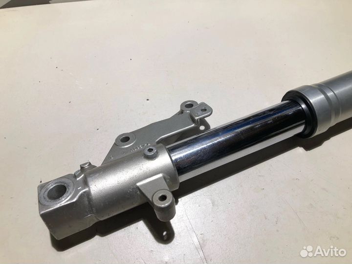 Левое перо Suzuki GSX-R 400 R GK76A 1991г