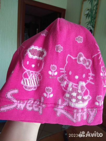 Кепка,шапочки на девочку