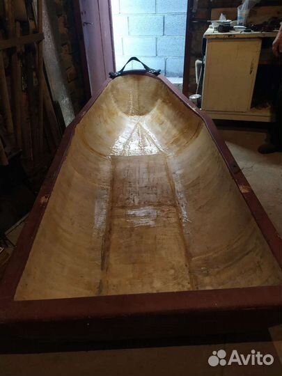 Лодка весельная