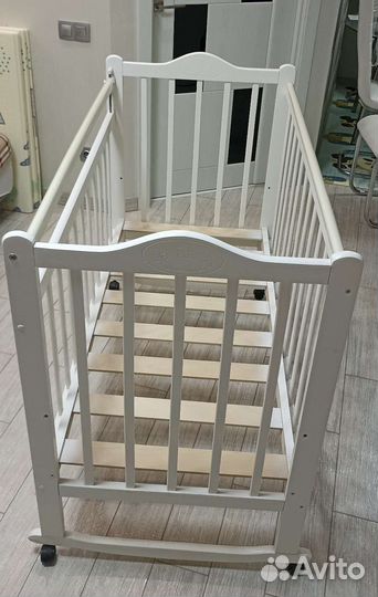 Детская кроватка с матрасом