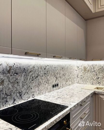 Кухонный гарнитур на заказ с подсветкой