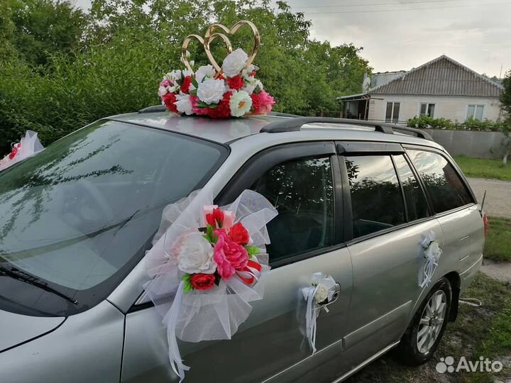 Свадебное украшение на машину