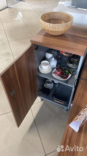 Тумба высокая с замком