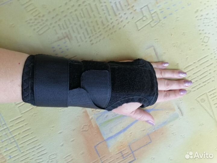 Бандаж фиксатор на запястье двухсторонний