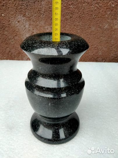 Ваза из гранита Габбро Диабаз 25х15 см