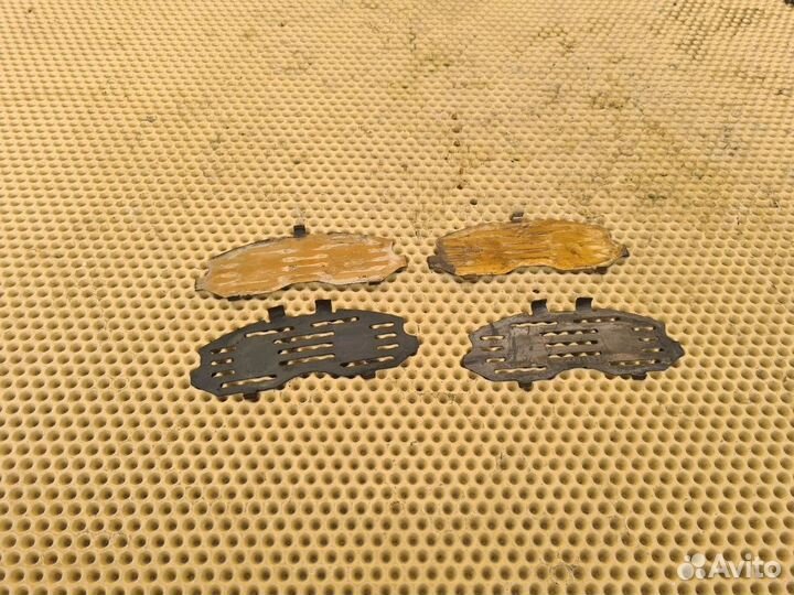 Противоскрипные пластины переднее Nissan M25 M37