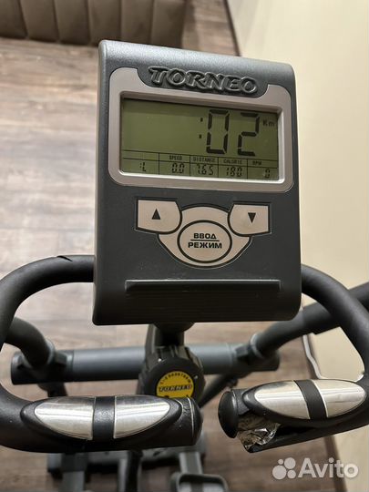 Torneo эллипс (эллиптический тренажер)