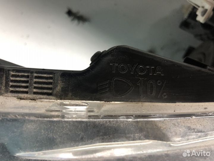 Фара правая Toyota Corolla E18 2013-2018