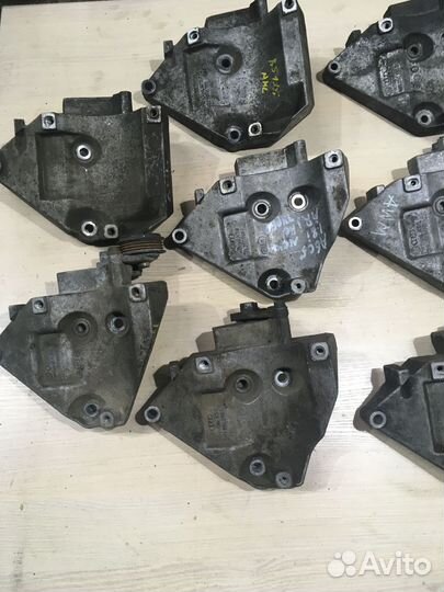 Кронштейн кондиционера Ауди А6 С5 06B260885D