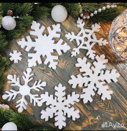 Новогодний декор Снежинки из пенопласта