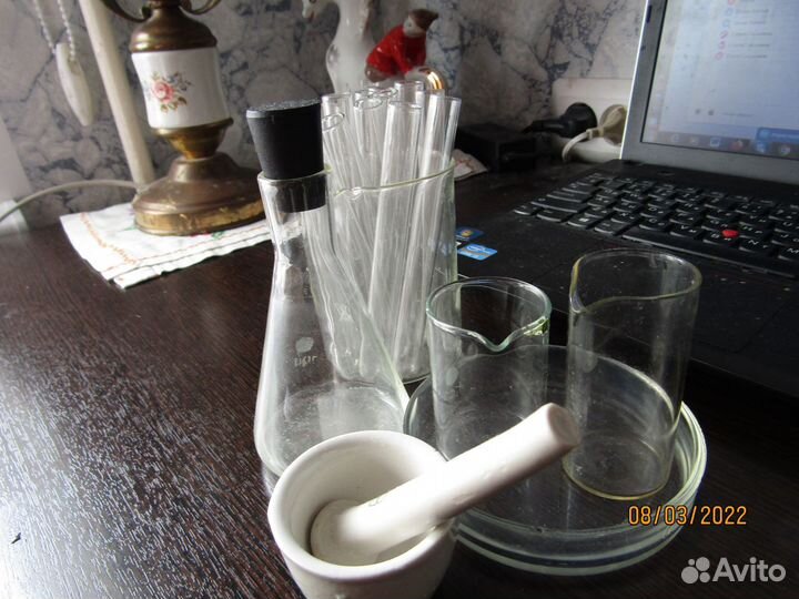 Лабораторная посуда для медика, химика для работы