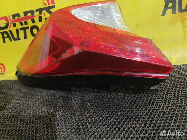 Стоп-сигнал задний Toyota C-Hr ZYX10 2zrfxe