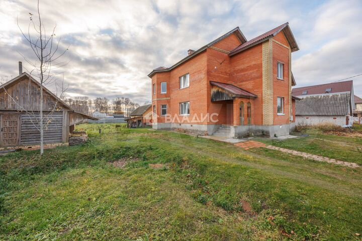 Дом 229,7 м² на участке 20,5 сот.