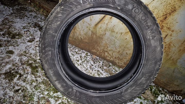 Yokohama Ice Guard IG65 215/55 R17