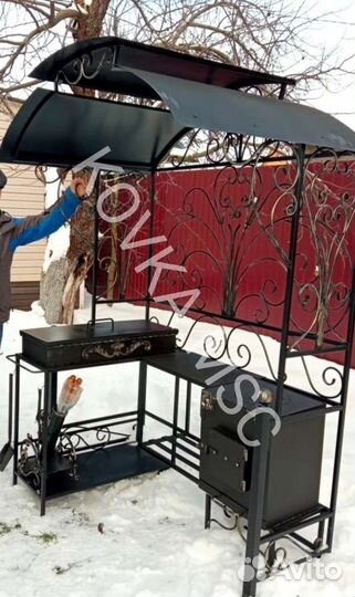 Мангал с крышей