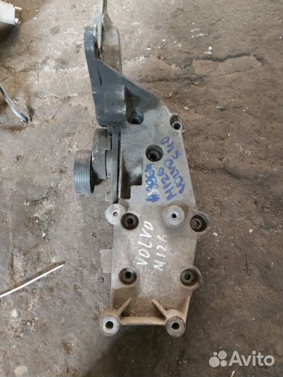 Кронштейн генератора Volvo S40