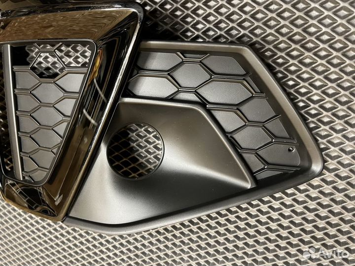 Решётка в бампер правая Audi A4 S4 2019-23 S-Line