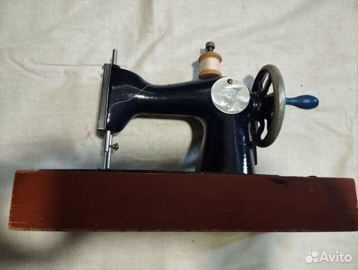 Мини швейная машинка
