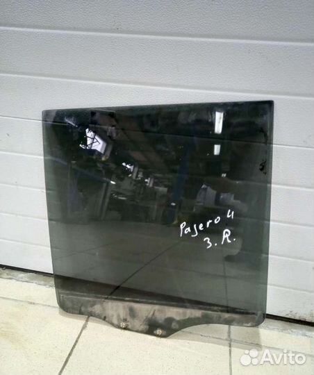 Стекло задней правой двери Mitsubishi Pajero 4