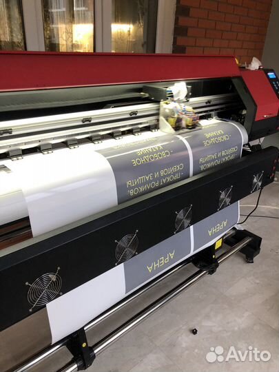 Печать: наклеек, банеров и портретов на холсте