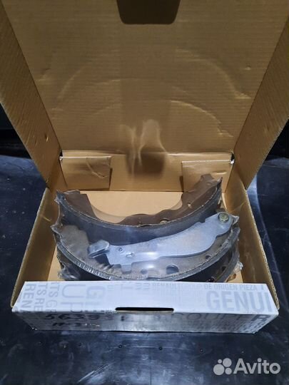 Колодки тормозные задние Renault 77 01 210 109