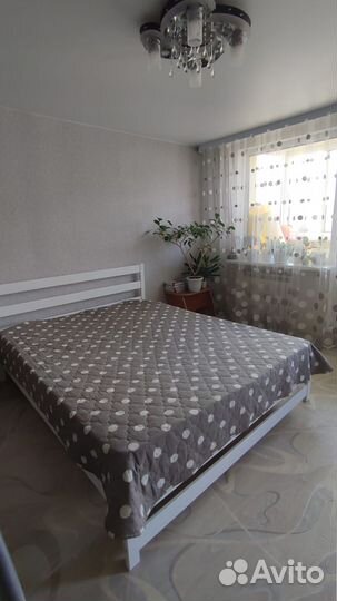 Двуспальная кровать из массива