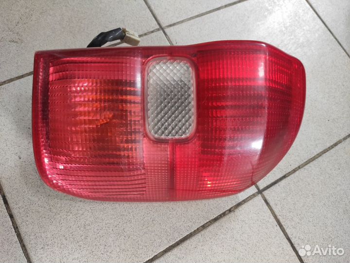 Фонарь задний правый Toyota Rav 4 2000-2003