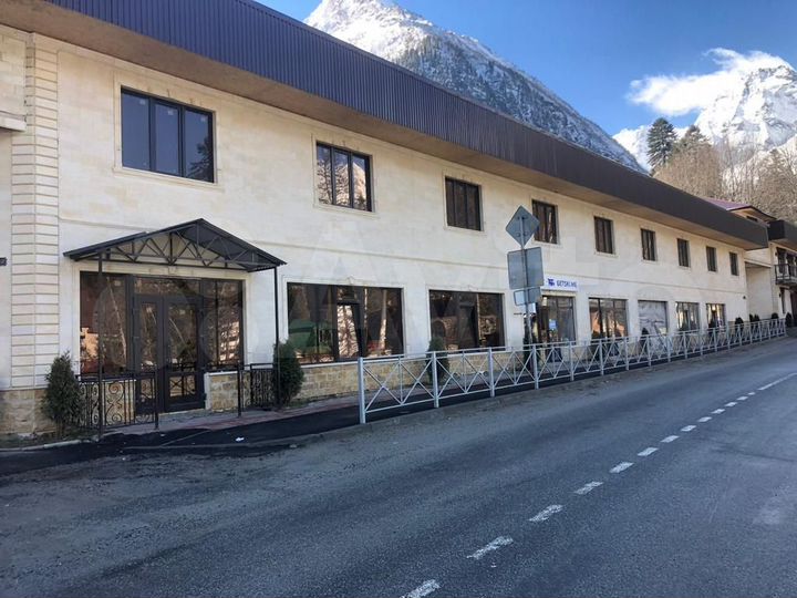 Здание, 11400 м²