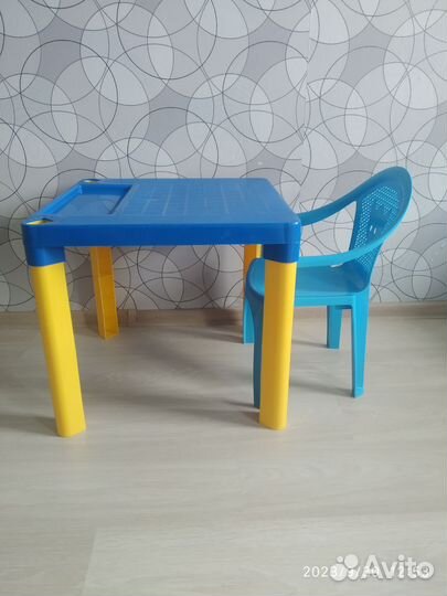 Детский стол и стул