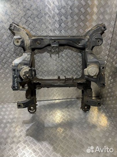 Подрамник передний Suzuki Grand Vitara J24B 2.4