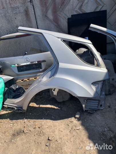 Мерседес мл w164 крыло левое