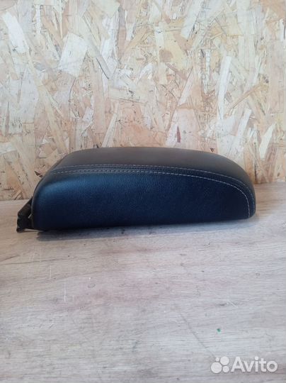 Подлокотник Citroen C-Crosser