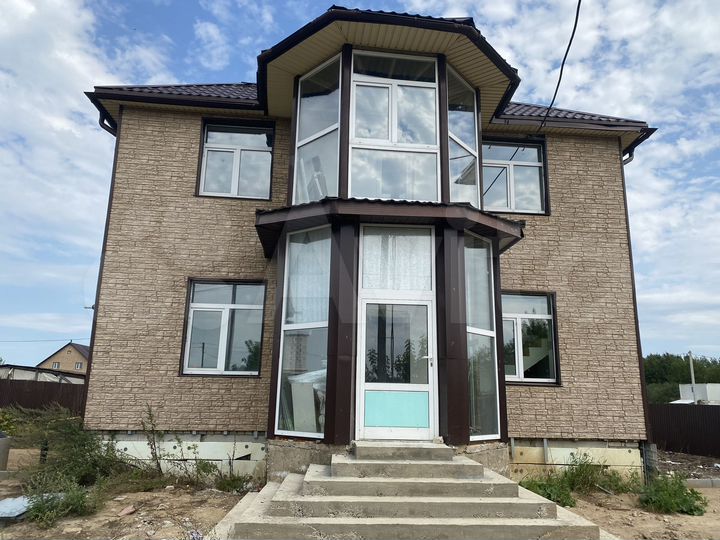 Коттедж 208 м² на участке 14 сот.