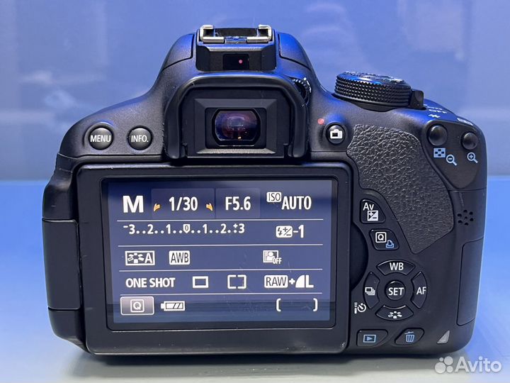 Зеркальный фотоаппарат Canon EOS 700D Kit 18-55mm