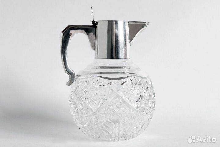 Старинный графин для вина