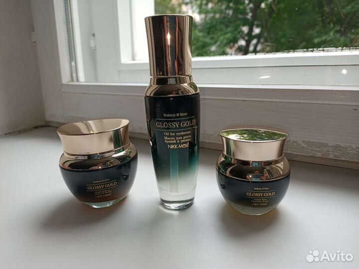 Nikk Mole glossy gold